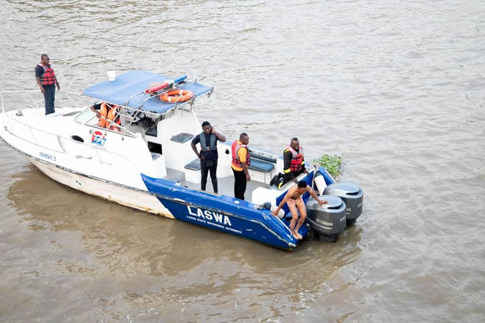 Woman Commits Suicide, Jumps Into Lagos Lagoon From Taxi