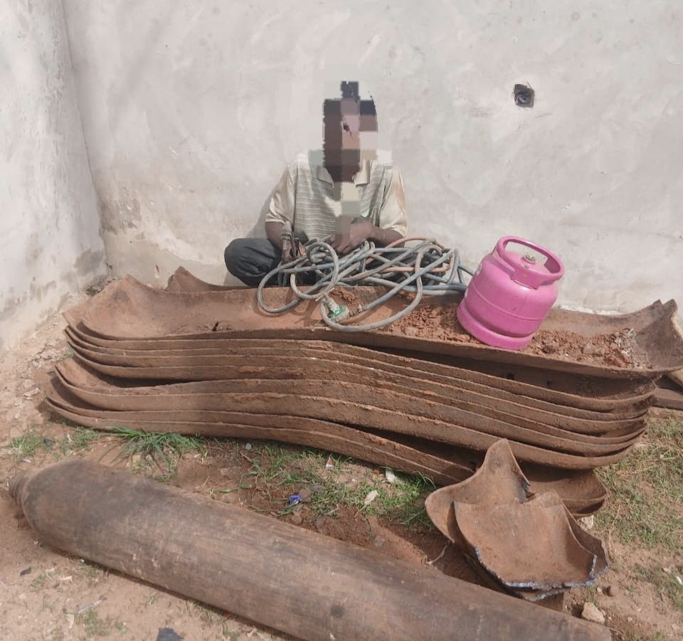 Police Arrests Railway Infrastructure Vandal, Recovers 16 Iron Rods, Gas Cylinders